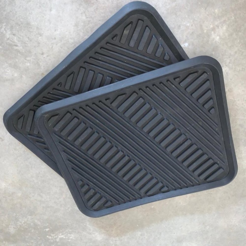 Set of 2 Black Rubber Car Mat with Grip